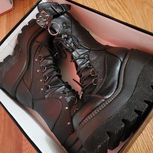 Demonia Shaker Size 7